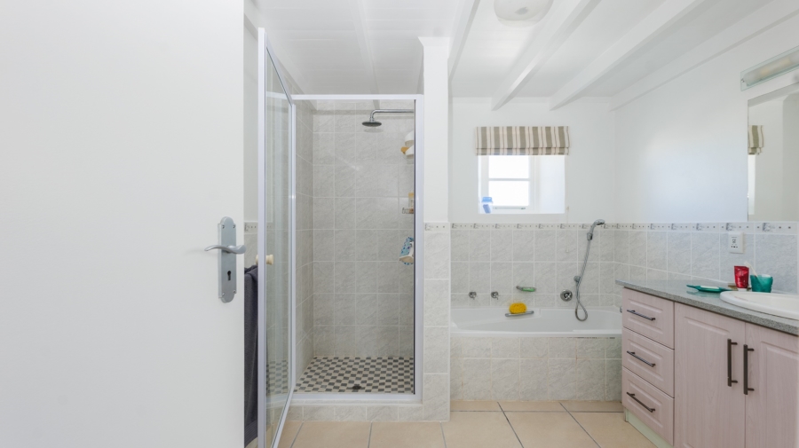 5 Bedroom Property for Sale in Struisbaai Western Cape